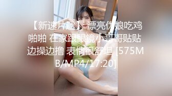 中年大叔在家被邻居强上,刚开始还半推半就不愿意,做婊子还想立牌坊,后面被操得白沫直流,精液顺着逼道流出来