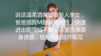 两个丰满年轻妹子 带个假道具做性爱后入很很一顿插，姿势很多，大奶子乱晃真会玩