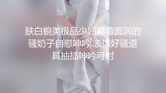 化妆品高雅美女，尿尿抿嘴献出可爱的酒窝 真好看，一边尿尿一边思考，这样的娴雅美女在想什么呢？