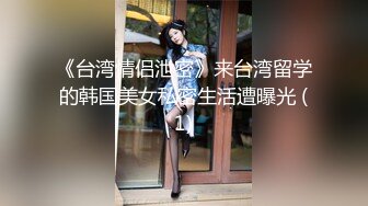 大金链条子很漂亮的的大屌人妖妹子，找来两个妹子一起玩，两个妹子被她轮流干的啪啪啪的声音响