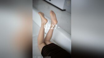 [MP4/496MB]2022-12-23【无情的屌丶】约操风骚外围美女，夹着腿后入骚穴，骑乘姿势操到翻白眼