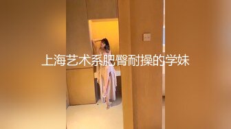 [MP4/ 1.04G]&nbsp;&nbsp;极品震撼丝袜骚妻某论坛大神最新性爱自拍翻开老婆极品粉嫩骚穴给大家欣赏 丰臀爆操