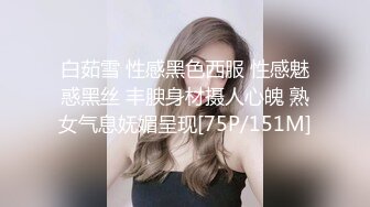 车里嘿咻嘿咻，还不忘记看看车外有没有人，