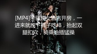 让娇妻趴着挨朋友操