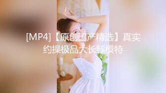 年轻嫩妹子小月宝 模特娇小身材，脱光全裸道具自慰刺激外阴全景特写外阴鲍鱼，跳蛋自慰