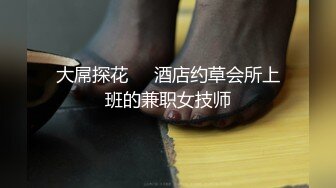 精选美女厕所TP系列 打电话的美眉