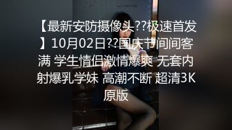 马路上的畜牲，被后面的人偷偷的看