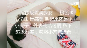 眼睛里有光的骚妹子深夜陪狼友骚，互动狼友听指挥好多丝袜换着给狼友看，揉奶玩逼看特写， 撅着屁股好性