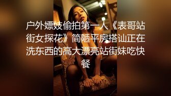 老公刚上班丰满迷人妈妈就被儿子抱紧紧揉奶亲吻爱抚