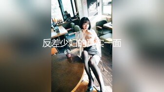 颜值高美女又风骚淫声荡语跳蛋抽插，给小哥舔鸡巴好骚逼里塞着跳蛋上位蹭鸡巴滑进逼里