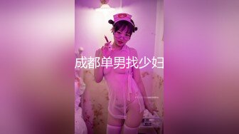 炜哥足浴探花享受技师的莞式服务，撅着屁股玩手机享受骚逼的口活服务，全身都给舔屁眼大鸡巴，压在身下抽插