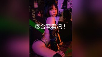 小阿姨来了全程露脸淫荡风骚，性感的大奶子还有奶水，家里有人不敢大声叫，跟狼友互动撩骚揉奶玩逼挤奶水