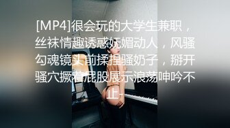 大神潜入学校女厕偷拍两个憋住的学妹