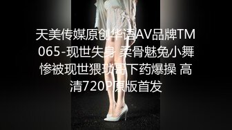 商场女厕全景偷拍短发嫩妹有点发黑的鲍鱼