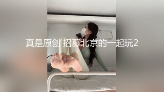 看着来气太装逼！让女技师给舔脚，跪在地上磕头