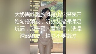 大奶熟女人妻撅着大屁屁想要了 骚逼舔的淫水哗哗响 被无套内射