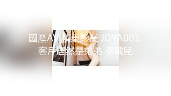 《魔手外購☀CP精品》地鐵女廁全景偸拍絡繹不絕的年輕小姐姐方便☀美女多亮點多，妹子換奶罩一對大奶又圓又挺手感絕對一流 (1)