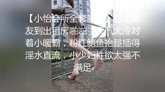 豐滿肥美少婦約個舔狗來舔茓,毛毛刮幹凈,內褲沒脫就濕透了