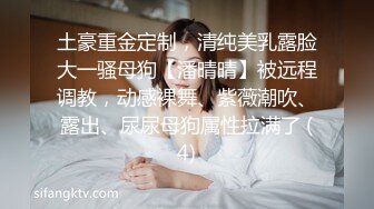 性感红唇腰细美乳妹子抠逼道具自慰，近距离特写掰穴看洞洞，手指拍打扣弄道具小JJ抽插，高潮出水呻吟娇喘