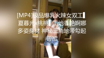 寂寞的小少妇皮肤白皙全程露脸弄个假鸡巴贴衣橱上先试试口活，自己撅着屁股插入，道具玩弄骚逼揉着骚奶浪叫