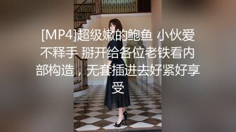 [MP4/ 1.01G] 熟女的3P全程露脸情趣诱惑伺候两个年轻小哥，两个鸡巴一起舔，配合小哥多体位爆草抽插好骚[