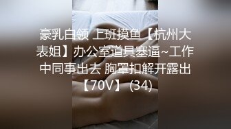 绿帽奴哥,自己媳妇不艹,约个单男过来艹,自己边上看,先让大哥射完壹炮才去艹