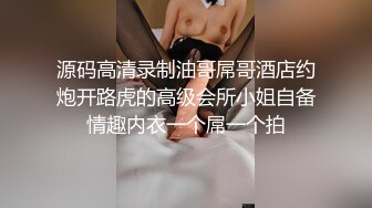 商场女厕隔着挡板欣赏两个营业员,一个唇缝紧闭另一个外翻成0型