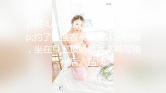 STP25708 萌奶大美??：就是这样，一点一点进来，爸爸哦~帮我解决一下生理需求，姐姐喷水了还要~~姐姐总是欲求不满，对着话筒输出骚声，绝！