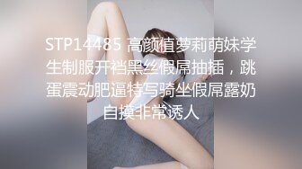 骚气少妇约了三个男玩3P还有一个在拍摄 性感肉丝一前一后大力猛操上位骑乘抽插非常诱人