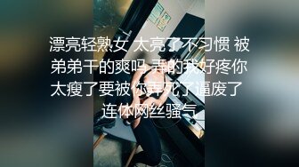 超骚的人妻少妇露脸跟小哥激情啪啪大秀直播，情趣装扮活好不粘人，深喉大鸡巴给小哥舔菊花