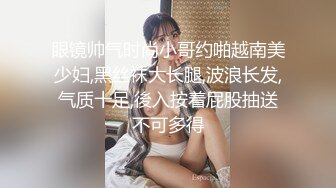 《极品瑜伽嫂子》窗台操嫂子楼下全是人✿开着窗户大嫂浪叫✿小逼那是真嫩水多还紧致