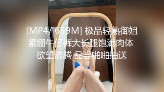 8月新流出师范学院附近女厕偷拍 几个学妹尿尿逼逼挺粉嫩的婴儿肥学妹性感的小肚腩