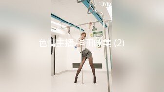 男：舔   女孩：唔  。颜射女神射了满满一脸，是反差婊没错了！