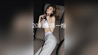 超大眼萌妹子露脸卖力口交裹屌无套插入无毛逼逼后入蜜桃臀，特写粉穴