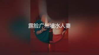 在绿油油的自然房苗条白嫩长发妹子脱掉下身揉捏男的鸡巴还用手机拍照留念压上去抽插猛力顶进去骚骚