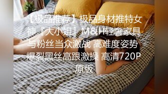 【CP经典】商场女厕全景偷拍11位年轻妹子颜值都还挺不错的（一 ） (9)