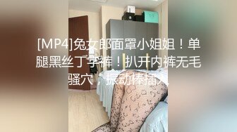 极品大奶御姐露脸上着班你就发骚把，眼神嫖着门外漏出极品大奶子给狼友看，厕所揉奶子自慰漏出逼尿尿给你看