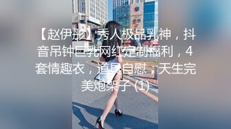 丝袜高跟露脸风骚的嫂子在楼道里让搞保洁的大爷过过瘾，全程露脸口交大鸡巴让大爷舔逼，无套爆草内射中出