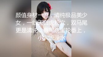 十月新流出纸箱厂女厕全景后拍精选几个颜值不错的年轻美女尿尿白大褂两次入镜