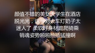 颜值不错的纯情大奶妹，全程露脸互动撩骚狼友圆润坚挺骚奶子揉捏逐渐升温，听狼友指挥脱光舔弄假鸡巴自慰