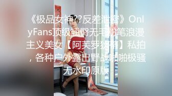 人妻美少妇全程露脸黑丝诱惑伺候3个小哥的大鸡巴，揉奶玩逼淫声荡语各种抽插，无套蹂躏射在小嘴里精彩刺激