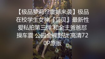 极品网红脸白虎小骚逼舔弄假鸡巴，一对大奶摇晃诱惑，这种美女在床上玩起来还不得爽死