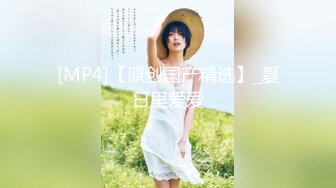 【在线】手机直播年轻巨乳少妇边玩手机边和狼友聊天展示着自己L体Y毛修剪的很整齐很漂亮