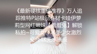 性感黑丝少妇，半蹲着尿尿 尿液喷涌而出，屁眼还放了两次气体出来 噗，骚货的逼逼！