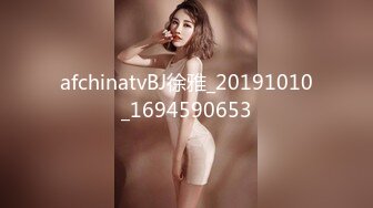 【我有一台拖拉机】网聊奔现珠宝行业良家少妇，吃完饭再回酒店操逼，少妇有点抗拒强行扒掉，吃药加持尽情输出