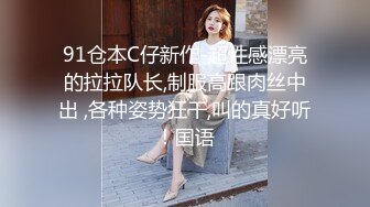 极品女神尤物小少妇露脸跟小哥啪啪性爱，黑丝诱惑先舔逼后吃大鸡巴，无套抽插后入草屁股叫的好骚射脸上吃精