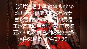 骚女酒店开房两男一女3P淫乱大战，跪地两根JB轮流着口交，埋头口交前后一起操，大屁股上位骑乘极度淫骚