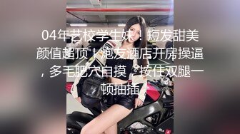 [MP4/ 628M] 漂亮女友 身材不错 晚上睡不着 起来做做运动 男友就跟着捣乱 一摸全是淫水 被无套输出 内射