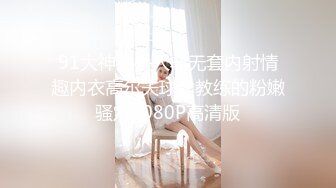 小美女吃鸡很仔细