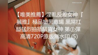 露脸长发卖力口小鸡鸡，吮吸慢慢口硬，无套啪啪后入裹着被子操逼内射，特写精液流出